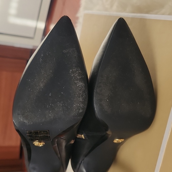 Michael Kors Leona Black Leather Bootie US size 8M used in great condition - Picture 9 of 17